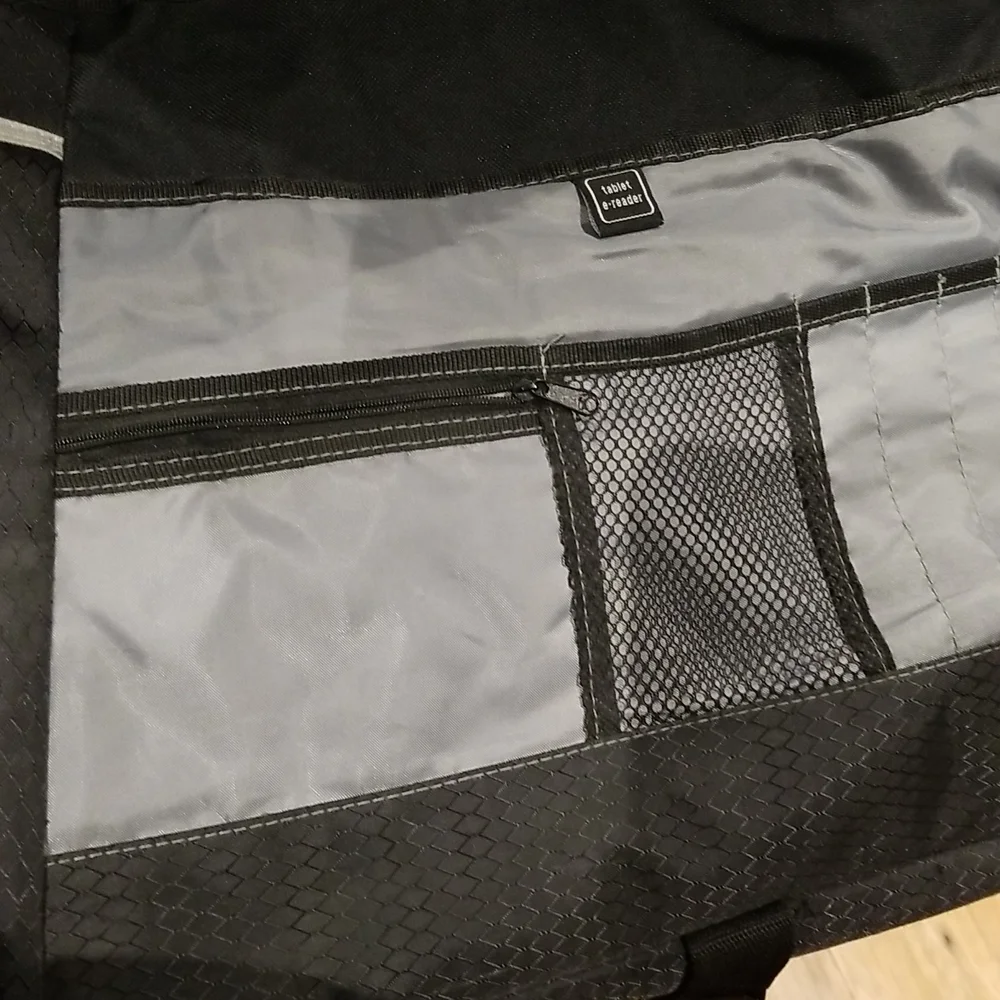 Messenger Bag. Like new lots pockets/waterbottle pocket & many zippered compart.